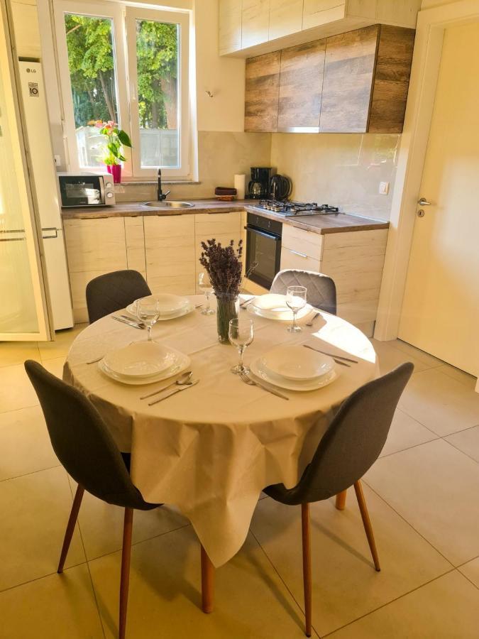 Leon Appartement Senj  Buitenkant foto