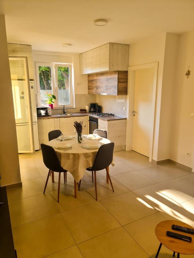 Leon Appartement Senj  Buitenkant foto