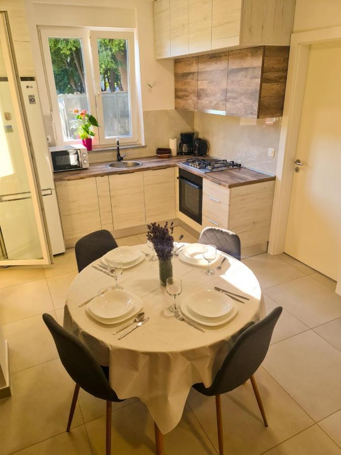 Leon Appartement Senj  Buitenkant foto