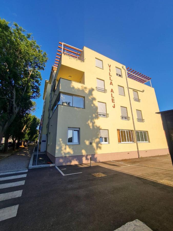 Leon Appartement Senj  Buitenkant foto