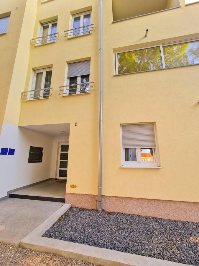 Leon Appartement Senj  Buitenkant foto