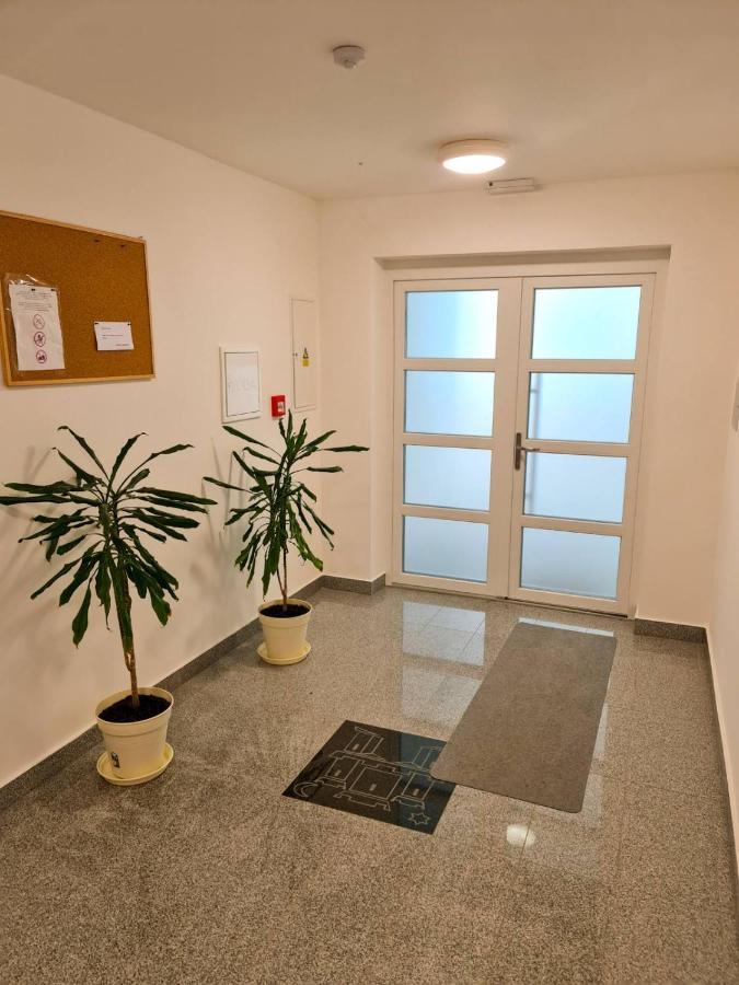 Leon Appartement Senj  Buitenkant foto