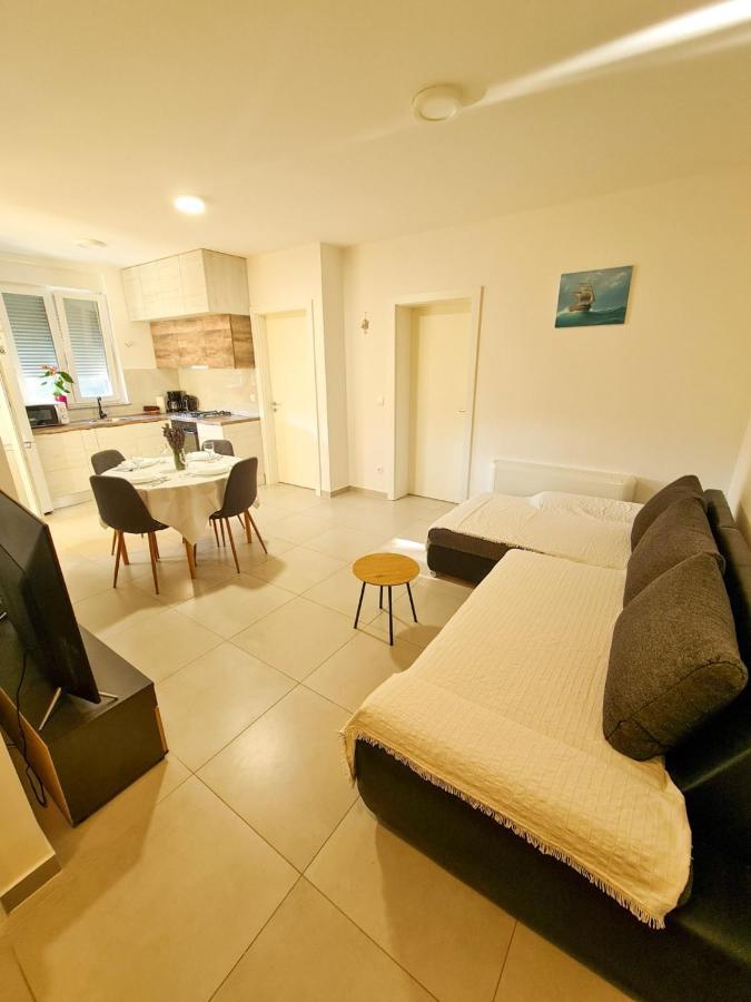 Leon Appartement Senj  Buitenkant foto